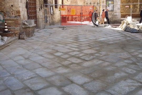 Realizzazione pavimentazione in pietra serena 02